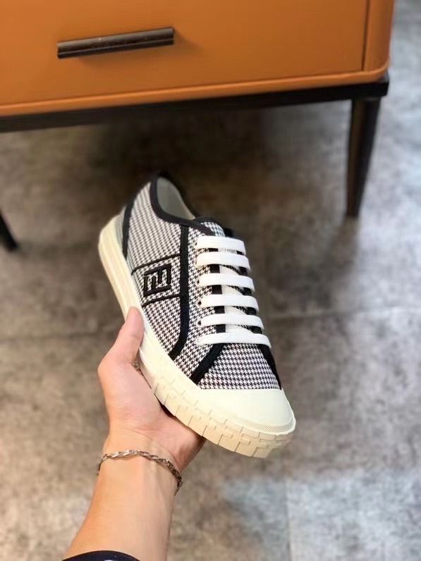 c_e3fUd018svc193aqbpckifau_nijnuu.jpg